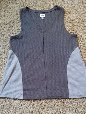 BKE Two-Tone Gray V-Neck Ribbed Tank